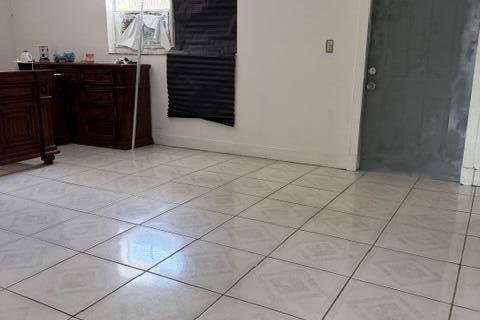 House in Miami, Florida 3 bedrooms, 201.04 sq.m. № 2083527 - photo 7