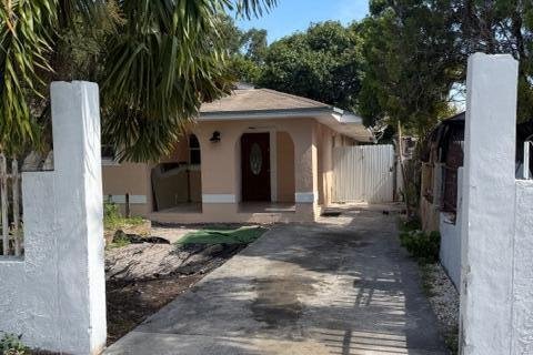 House in Miami, Florida 3 bedrooms, 201.04 sq.m. № 2083527 - photo 8