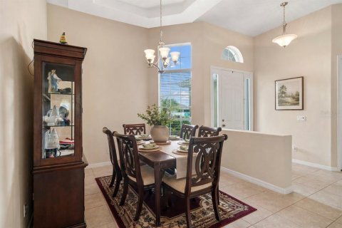 House in Winter Garden, Florida 4 bedrooms, 332.59 sq.m. № 2198607 - photo 7