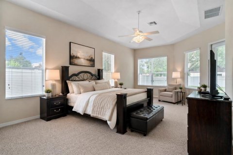 House in Winter Garden, Florida 4 bedrooms, 332.59 sq.m. № 2198607 - photo 13