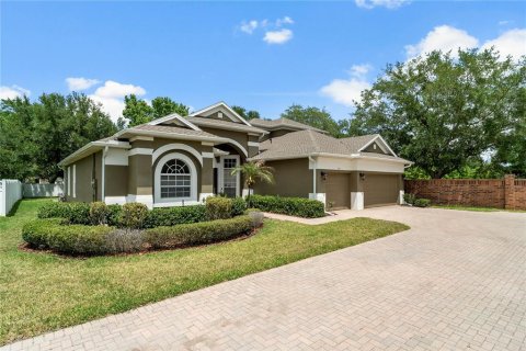 House in Winter Garden, Florida 4 bedrooms, 332.59 sq.m. № 2198607 - photo 4