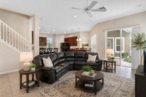 House in Winter Garden, Florida 4 bedrooms, 332.59 sq.m. № 2198607 - photo 23
