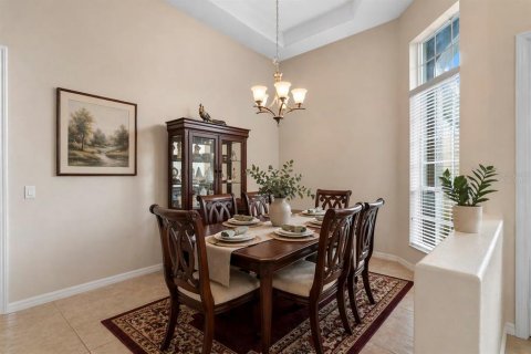 House in Winter Garden, Florida 4 bedrooms, 332.59 sq.m. № 2198607 - photo 8