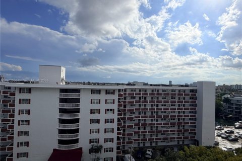 Copropriété à vendre à North Miami Beach, Floride: 3 chambres, 134.71 m2 № 1968724 - photo 12