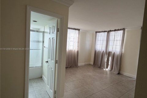 Copropriété à vendre à North Miami Beach, Floride: 3 chambres, 134.71 m2 № 1968724 - photo 6