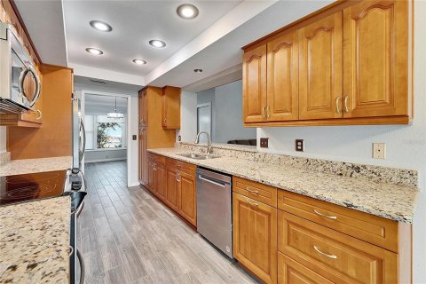 House in Plant City, Florida 4 bedrooms, 209.68 sq.m. № 1564049 - photo 8