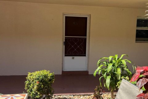 Condo in Palm Springs, Florida, 2 bedrooms  № 2169687 - photo 26