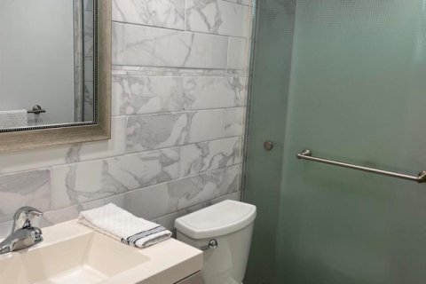 Condo in Palm Springs, Florida, 2 bedrooms  № 2169687 - photo 16