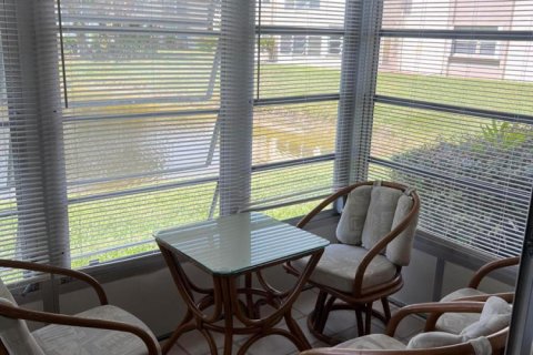 Condo in Palm Springs, Florida, 2 bedrooms  № 2169687 - photo 11