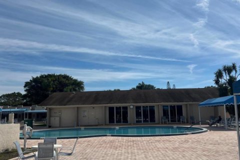 Condo in Palm Springs, Florida, 2 bedrooms  № 2169687 - photo 29