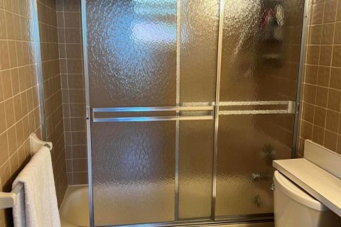 Condo in Palm Springs, Florida, 2 bedrooms  № 2169687 - photo 19