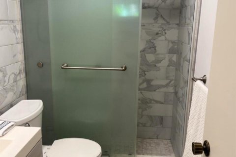 Condo in Palm Springs, Florida, 2 bedrooms  № 2169687 - photo 17