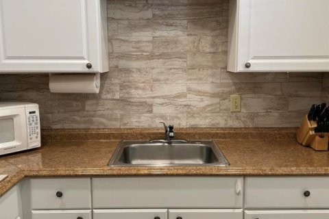 Condo in Palm Springs, Florida, 2 bedrooms  № 2169687 - photo 6