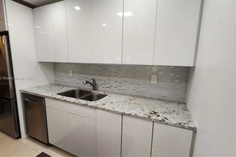 Condominio en venta en Deerfield Beach, Florida, 1 dormitorio, 65.03 m2 № 1932729 - foto 10