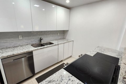 Condominio en venta en Deerfield Beach, Florida, 1 dormitorio, 65.03 m2 № 1932729 - foto 8