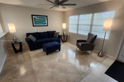Condominio en venta en Deerfield Beach, Florida, 1 dormitorio, 65.03 m2 № 1932729 - foto 17