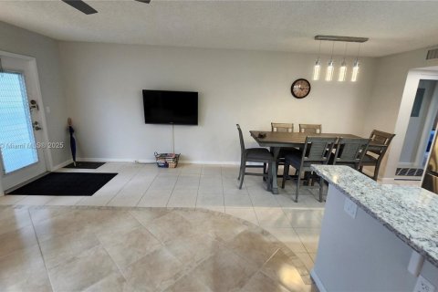 Condominio en venta en Deerfield Beach, Florida, 1 dormitorio, 65.03 m2 № 1932729 - foto 15