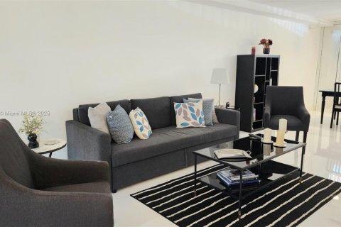 Снять в аренду кондоминиум в Пемброк-Пайнс, Флорида 1 спальня, 83.61м2, № 1963254 - фото 4