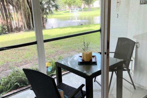 Снять в аренду кондоминиум в Пемброк-Пайнс, Флорида 1 спальня, 83.61м2, № 1963254 - фото 7
