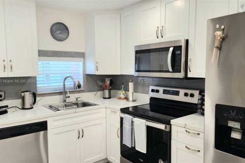 Снять в аренду кондоминиум в Пемброк-Пайнс, Флорида 1 спальня, 83.61м2, № 1963254 - фото 14