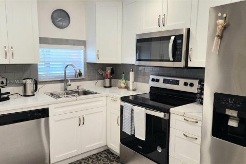 Снять в аренду кондоминиум в Пемброк-Пайнс, Флорида 1 спальня, 83.61м2, № 1963254 - фото 8