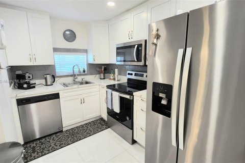 Снять в аренду кондоминиум в Пемброк-Пайнс, Флорида 1 спальня, 83.61м2, № 1963254 - фото 10