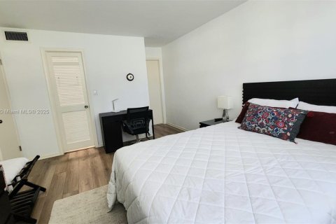 Снять в аренду кондоминиум в Пемброк-Пайнс, Флорида 1 спальня, 83.61м2, № 1963254 - фото 6