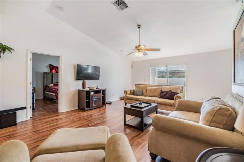 House in Wesley Chapel, Florida 3 bedrooms, 153.1 sq.m. № 1810301 - photo 15