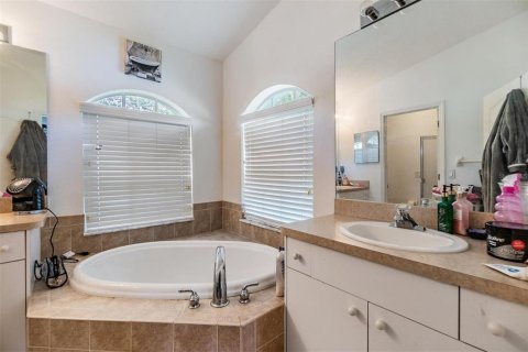 House in Wesley Chapel, Florida 3 bedrooms, 153.1 sq.m. № 1810301 - photo 6