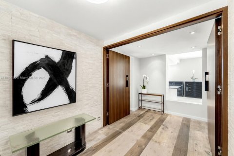 Condominio en venta en Miami, Florida, 4 dormitorios, 317.26 m2 № 1953689 - foto 26