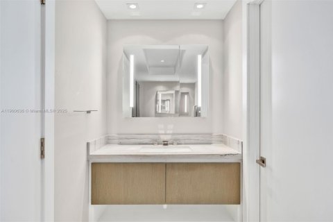 Condominio en venta en Miami, Florida, 4 dormitorios, 317.26 m2 № 1953689 - foto 16