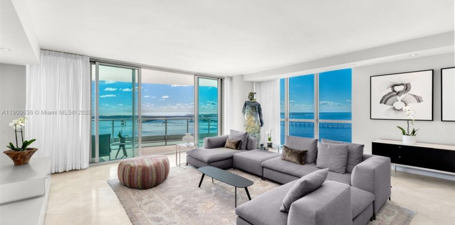 Condominio en Miami, Florida, 4 dormitorios  № 1953689