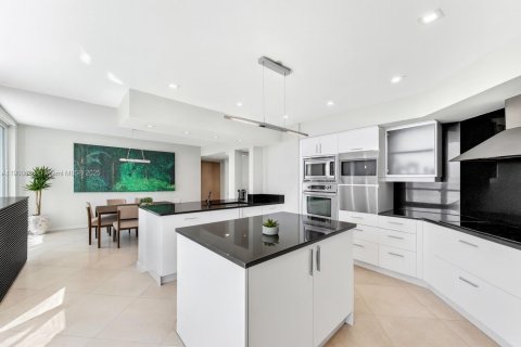 Condominio en venta en Miami, Florida, 4 dormitorios, 317.26 m2 № 1953689 - foto 3