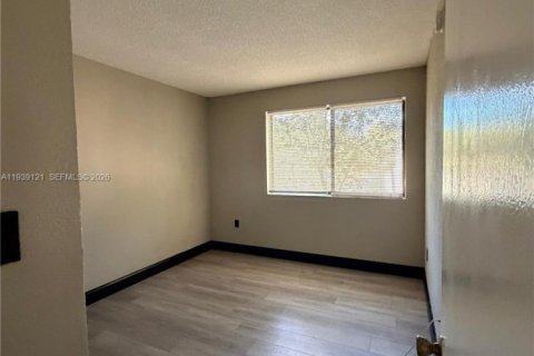 Copropriété à louer à Coral Springs, Floride: 2 chambres, 84.54 m2 № 1997540 - photo 4