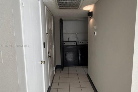 Copropriété à louer à Coral Springs, Floride: 2 chambres, 84.54 m2 № 1997540 - photo 7