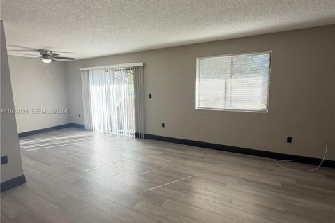 Copropriété à louer à Coral Springs, Floride: 2 chambres, 84.54 m2 № 1997540 - photo 3