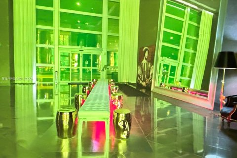 Condo in Miami, Florida, 2 bedrooms  № 2055427 - photo 26