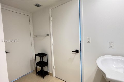 Condo in Miami, Florida, 2 bedrooms  № 2055427 - photo 21