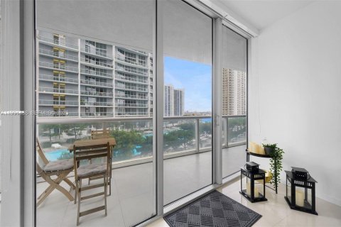 Condo in Miami, Florida, 2 bedrooms  № 2055427 - photo 25