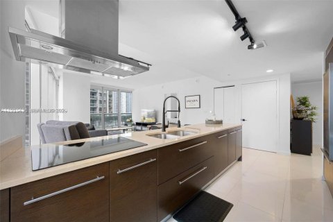 Condominio en alquiler en Miami, Florida, 2 dormitorios, 123.28 m2 № 2055427 - foto 3