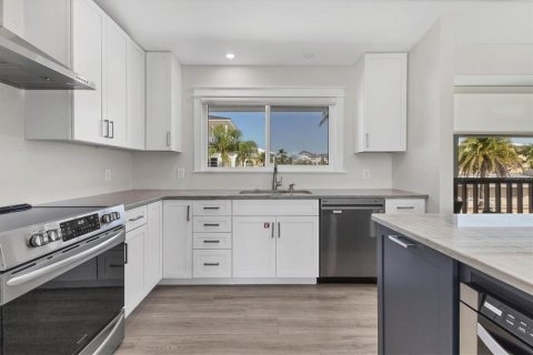 House in Longboat Key, Florida 2 bedrooms, 174.84 sq.m. № 2237261 - photo 17