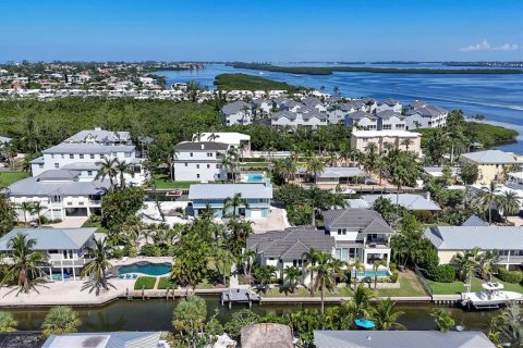 House in Longboat Key, Florida 2 bedrooms, 174.84 sq.m. № 2237261 - photo 5