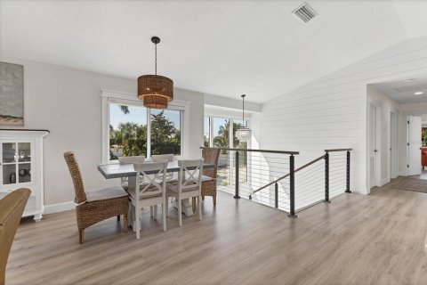 House in Longboat Key, Florida 2 bedrooms, 174.84 sq.m. № 2237261 - photo 19