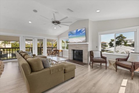 House in Longboat Key, Florida 2 bedrooms, 174.84 sq.m. № 2237261 - photo 10