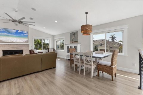 House in Longboat Key, Florida 2 bedrooms, 174.84 sq.m. № 2237261 - photo 18