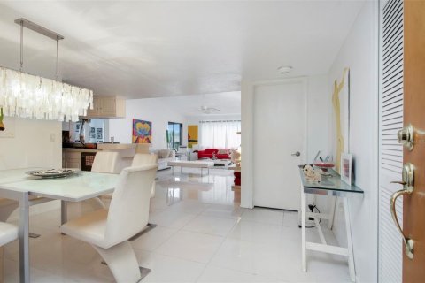 Condo in Clearwater, Florida, 3 bedrooms  № 2236167 - photo 3