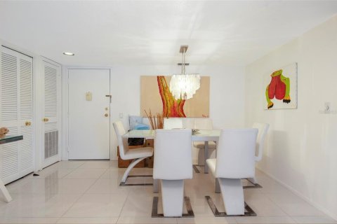 Condo in Clearwater, Florida, 3 bedrooms  № 2236167 - photo 4