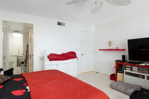 Condo in Clearwater, Florida, 3 bedrooms  № 2236167 - photo 13