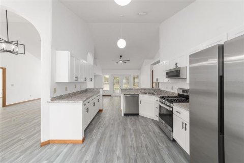 House in Dunnellon, Florida 4 bedrooms, 213.86 sq.m. № 2202424 - photo 7