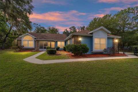 House in Dunnellon, Florida 4 bedrooms, 213.86 sq.m. № 2202424